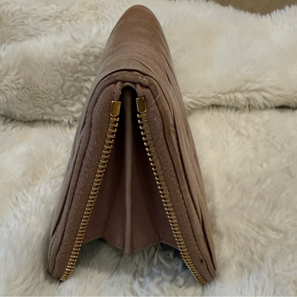 Miu Miu Matelasse Zippy Wallet - Picture 6 of 9